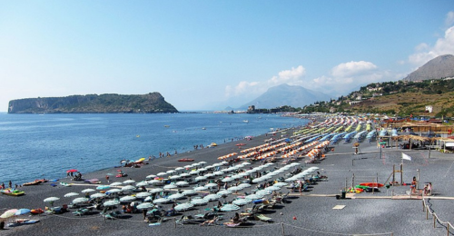 Praia a Mare e il coprifuoco ai ragazzini: educazione o repressione?