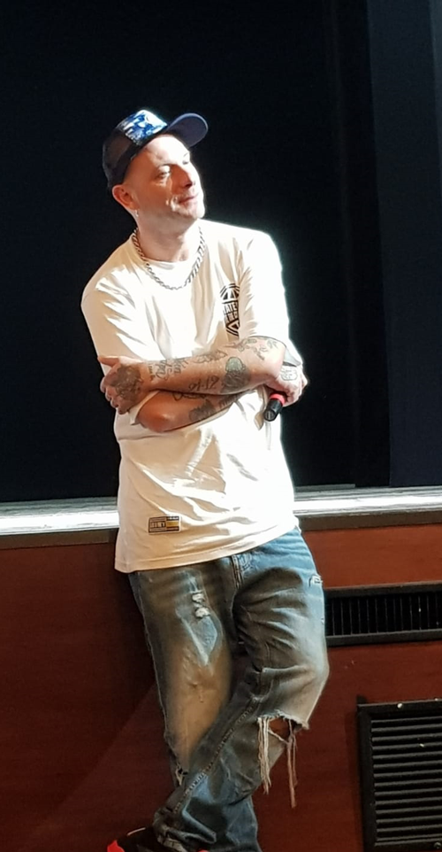 Clementino sale in cattedra per parlare ai ragazzi di freestyle 1