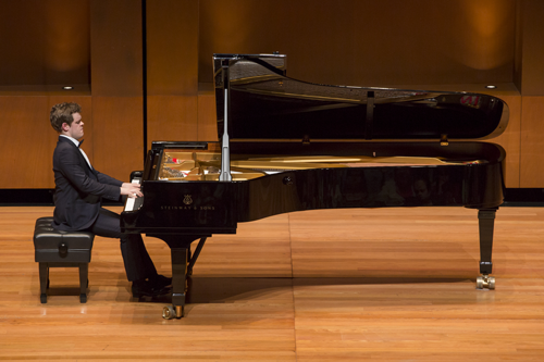 Benjamin Grosvenor chiude il Festival Pianistico 1